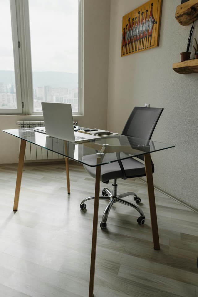 Chaise ergonomique professionnelle dans un bureau moderne
